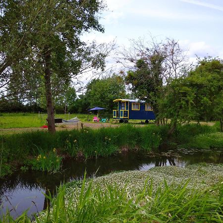 La Roulotte Du Moulin De Palet Villa Baugé Kültér fotó